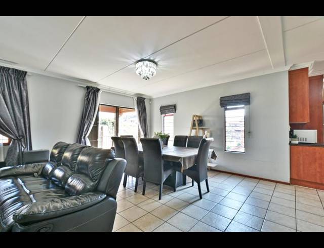 3 BEDROOM TOWNHOUSE FOR SALE IN WINCHESTER HILLS